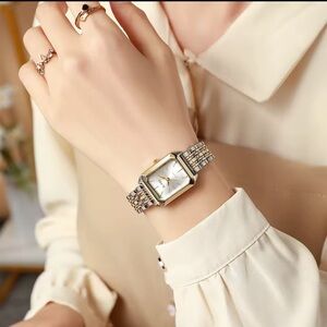 Women's Gold and Silver Watch
Quartz Watch – White Dial ✨